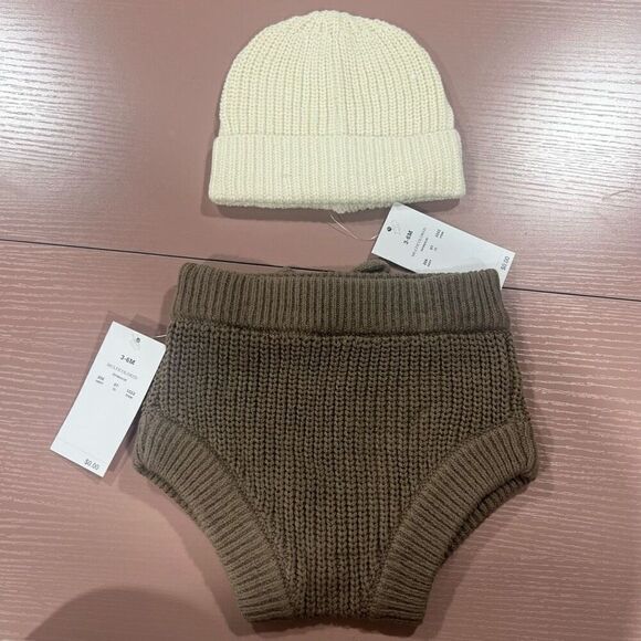 Target Grayson sweater bloomers and hat - Picture 2 of 2